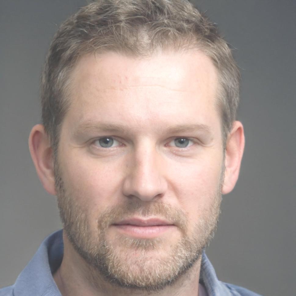 Portrait de Marc Dubois, expert en stratégies financières